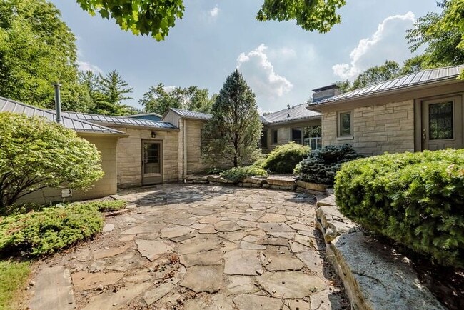 Building Photo - Elegant Updated Meridian-Kessler Home on E...