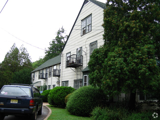 Building Photo - The Ewing Apartments