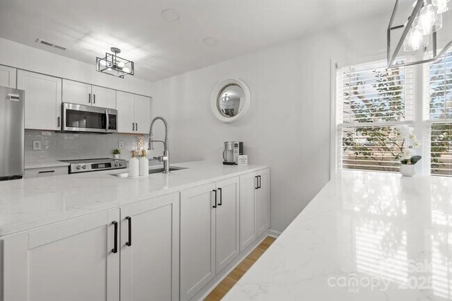 Building Photo - 226 Queens Rd