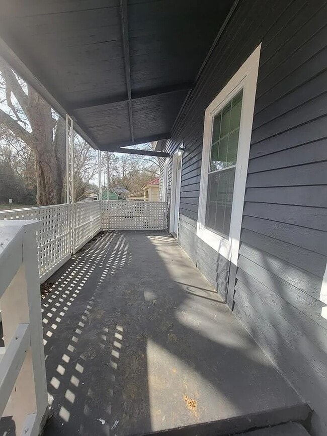 Building Photo - 118 Addie St