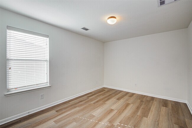 Building Photo - 4814 Mint Trails