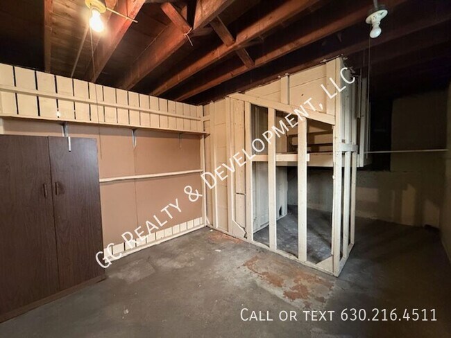 Building Photo - 2131 Grove Ave