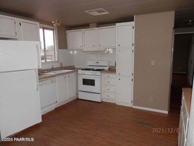 Building Photo - 7900 E Walnut Way