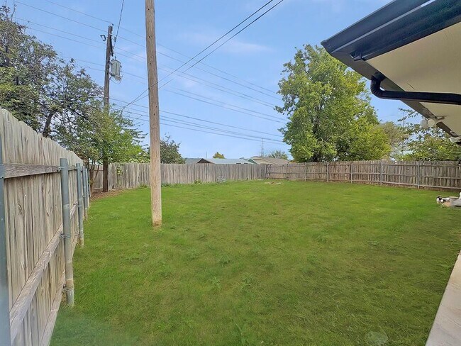 Building Photo - 6707 NW Compass Dr