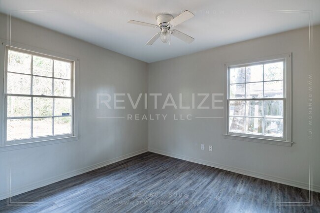 Building Photo - Beautiful 3 Bedroom/1 Bathroom Home in Mobile!