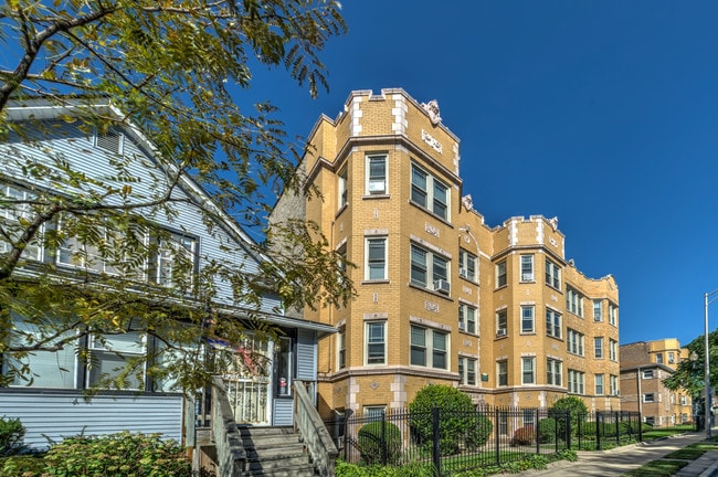 Primary Photo - 1018-20 N Austin Blvd