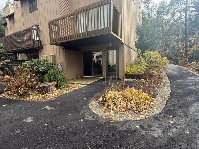 Building Photo - 6 Windsor Hill Way