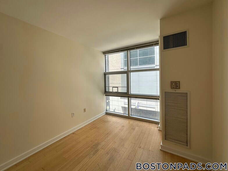 Building Photo - 40 Boylston St