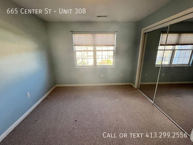 Building Photo - 665 Center St