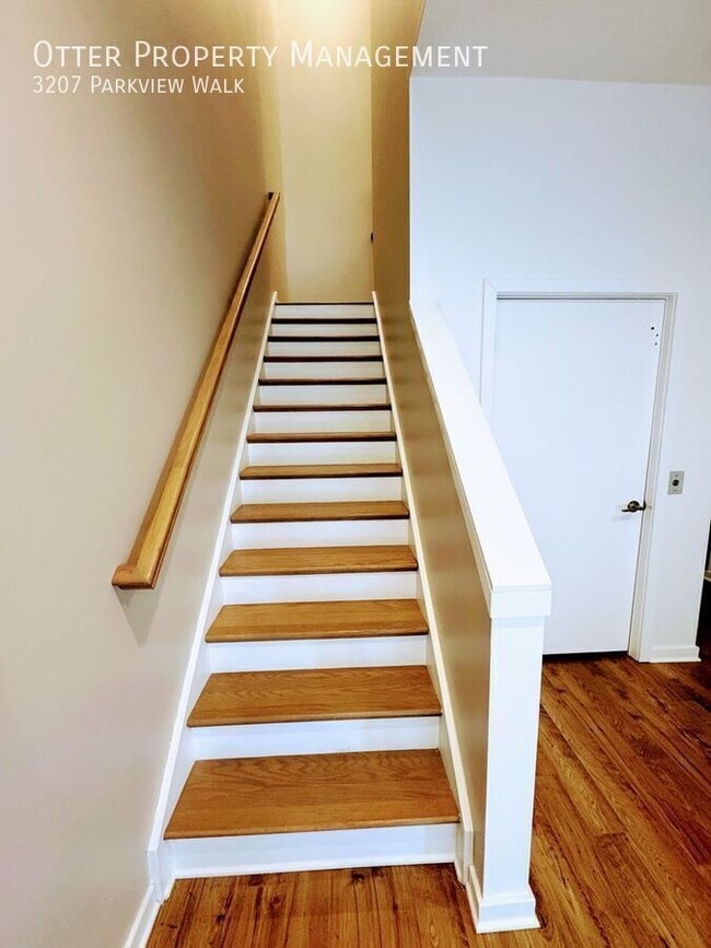 Building Photo - 3207 Parkview Walk