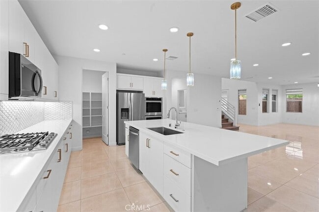 Building Photo - 35963 Bertain Dr