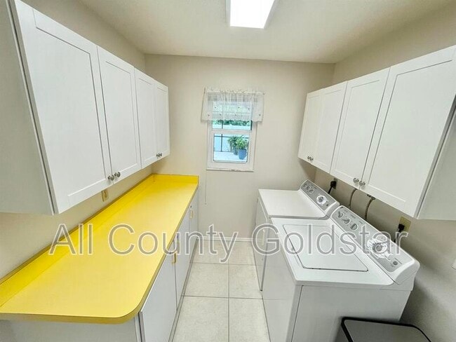 Building Photo - 5163 Lemon Bay Dr