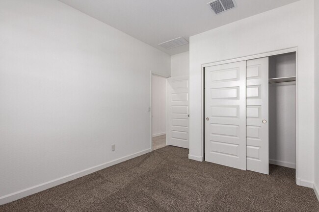Building Photo - Brand New - Never Lived In 4 Bedroom / 2 B...