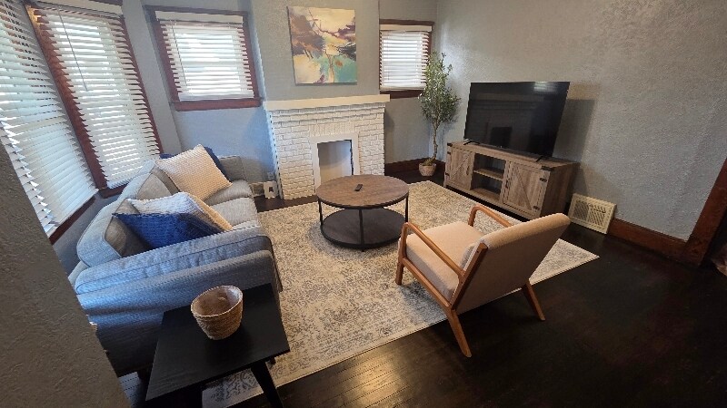 Building Photo - 7318-7320 Wakefield Ave