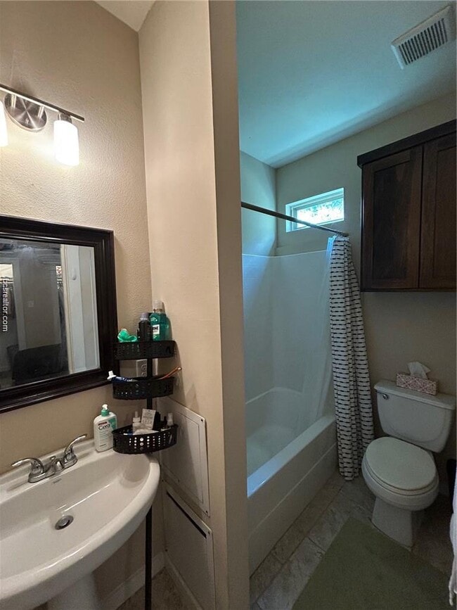 Building Photo - 806 Nimitz St