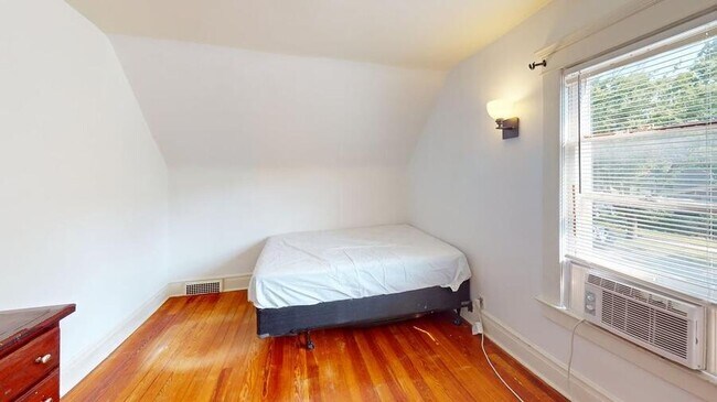 Building Photo - 717 Dewey-717DEW