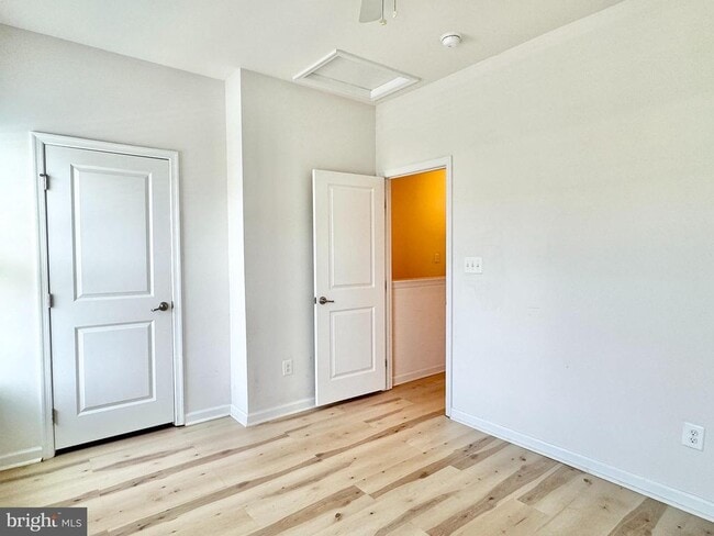 Building Photo - 127 Streamview Dr