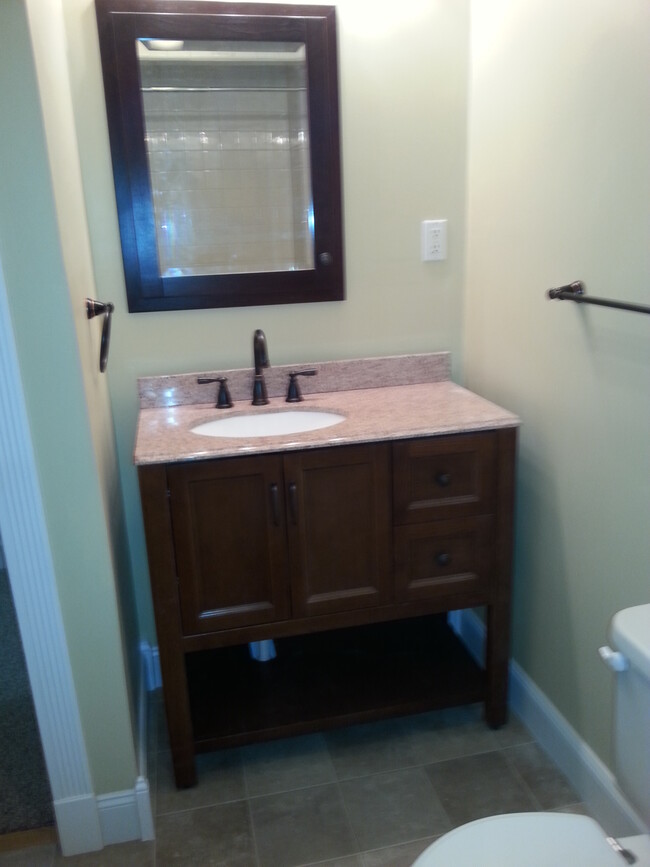 Bath Vanity - 121 Ontario St