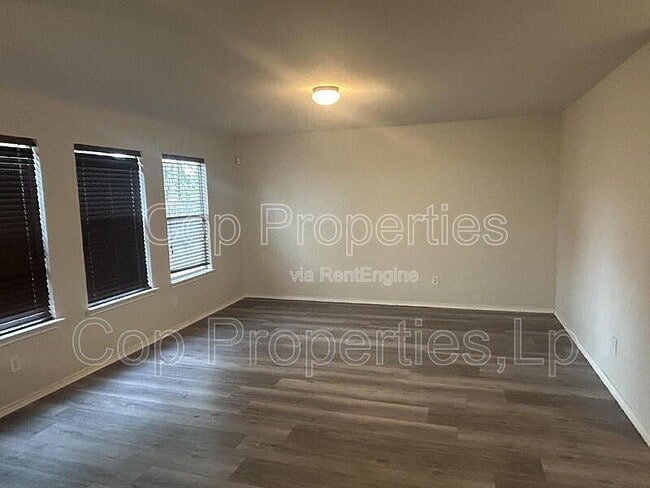 Building Photo - 307 Lucille