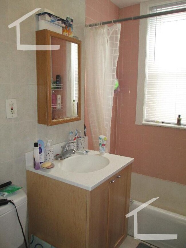 Building Photo - NICE BRIGHTON LISTING!!!!!