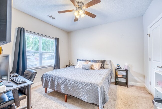 Building Photo - Fletcher condo, 2 bedrooms/2 Bathrooms wit...