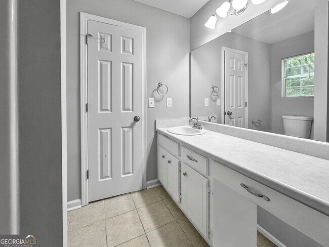 Building Photo - 555 Browning Cir