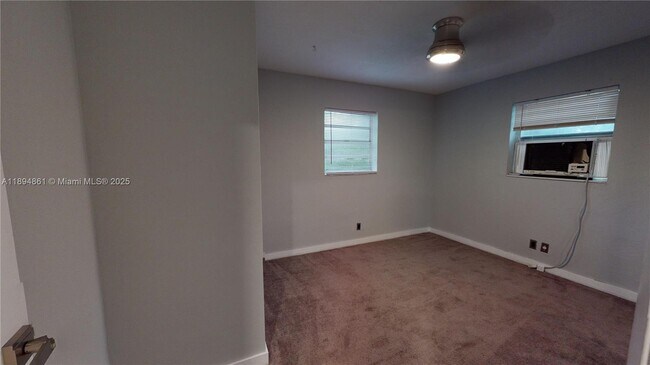 Building Photo - 404 NW 21st Terrace
