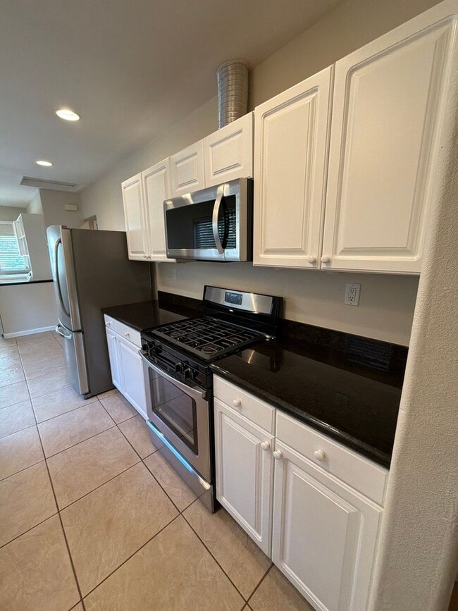 Building Photo - Charming 2 Bedroom, 2 Bathroom Home with ADU in Desirable Land Park Area