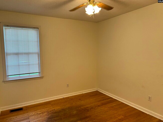 Building Photo - 1405 Parkdale Dr