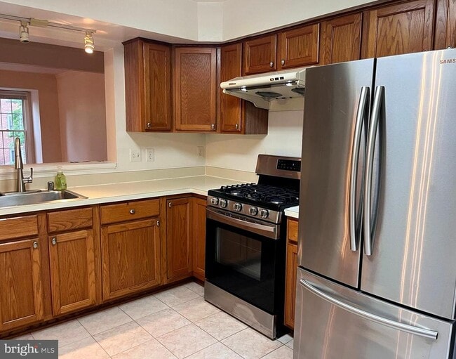 Building Photo - 5144 Woodfield Dr