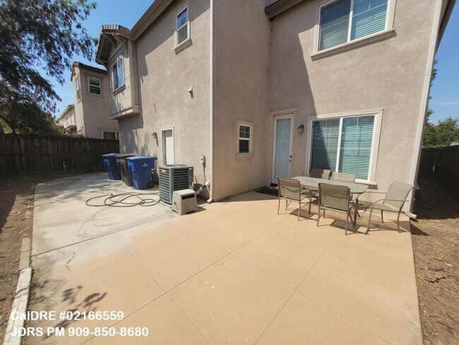Building Photo - Riverside 3 Bedroom Home