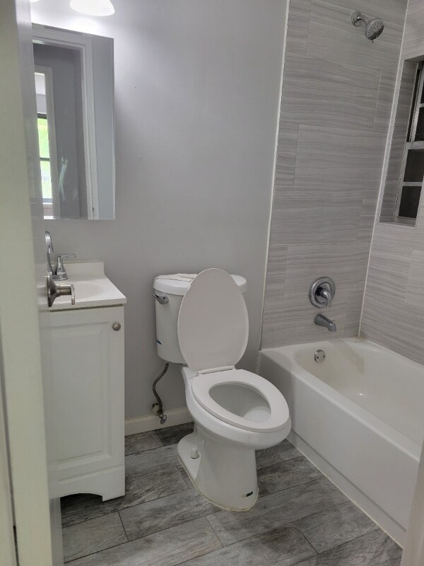 Building Photo - 821 Central Ave