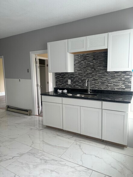 Building Photo - 19 Dewey St