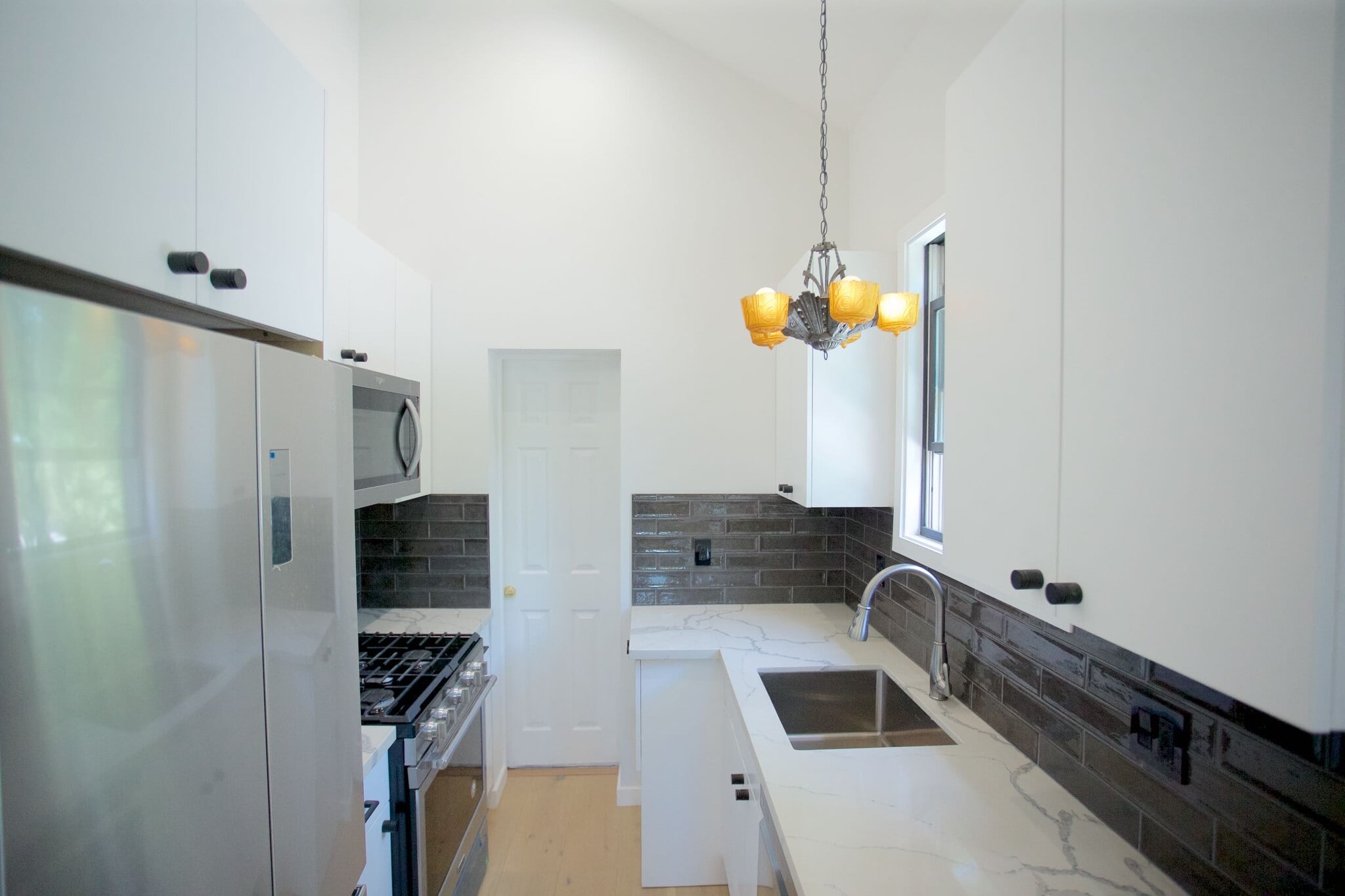 Building Photo - 2119 Hyperion Ave