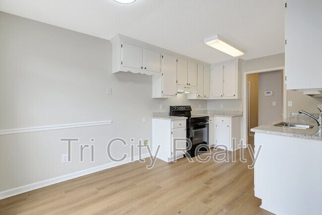 Building Photo - 110 York Ln