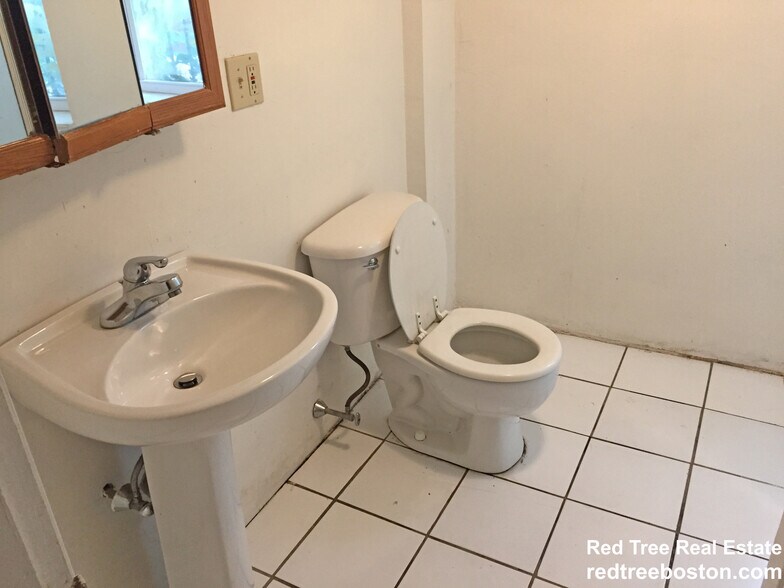 Building Photo - 6 Sewall St