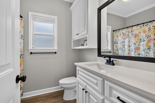 Building Photo - Fabulous Homes in Miller's Glenn