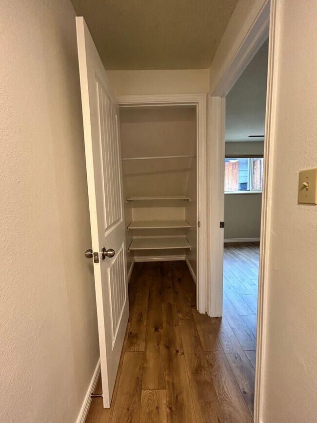 Building Photo - 2-Bed/1.5-Bath Longmont Townhome