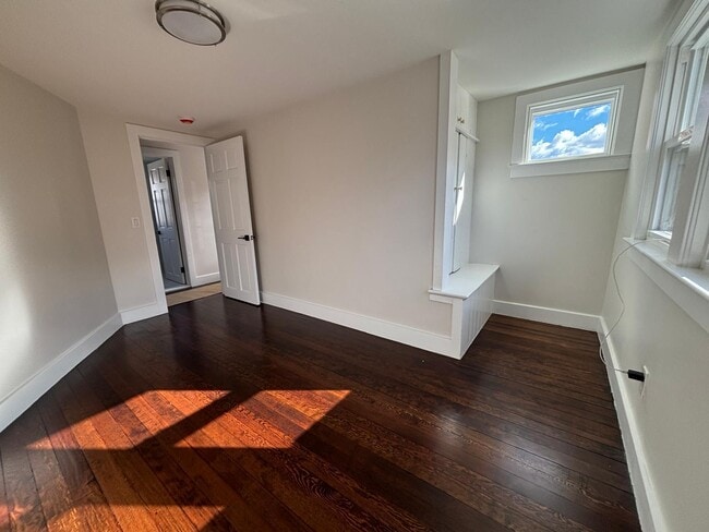 Building Photo - 2 Scofield Pl