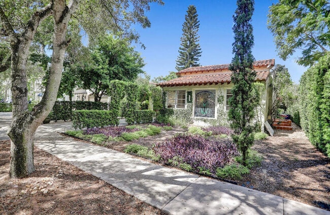 Primary Photo - 1107 Alhambra Cir