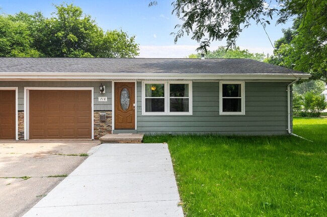 Building Photo - 733 W 4th St