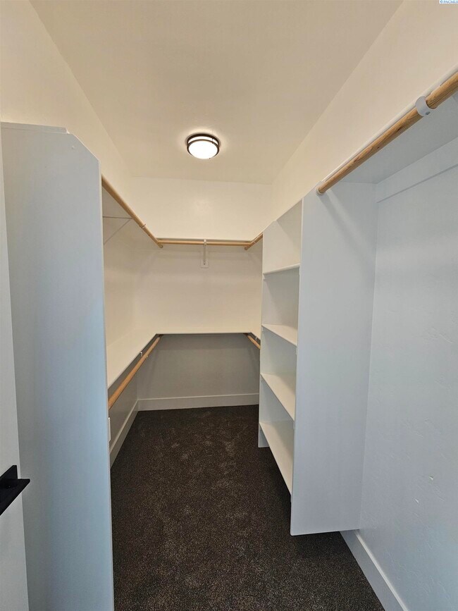 Building Photo - Primary Suite on Main w/Second Suite in Ba...