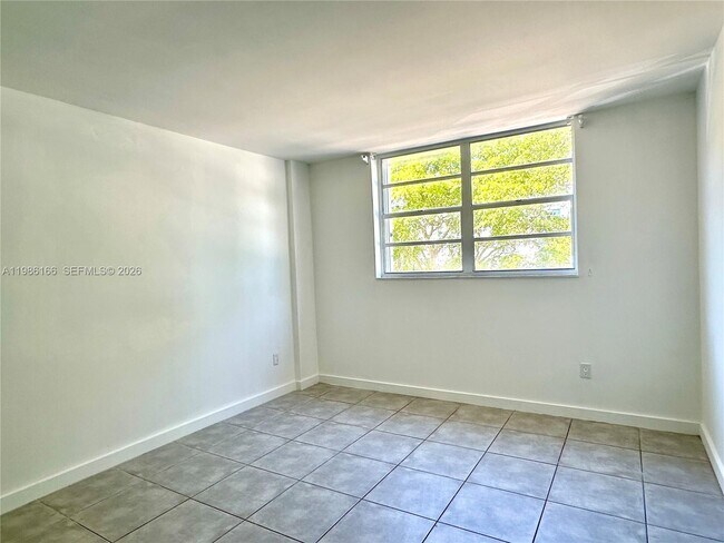 Building Photo - 750 NE 64th St