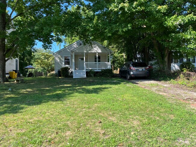 Primary Photo - 484 Riverview Dr