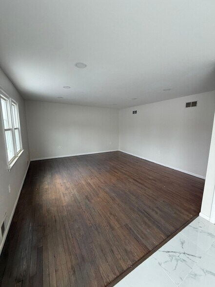 Building Photo - 1221 Windward Ave