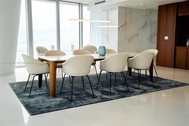 Building Photo - 300 Biscayne Blvd Way