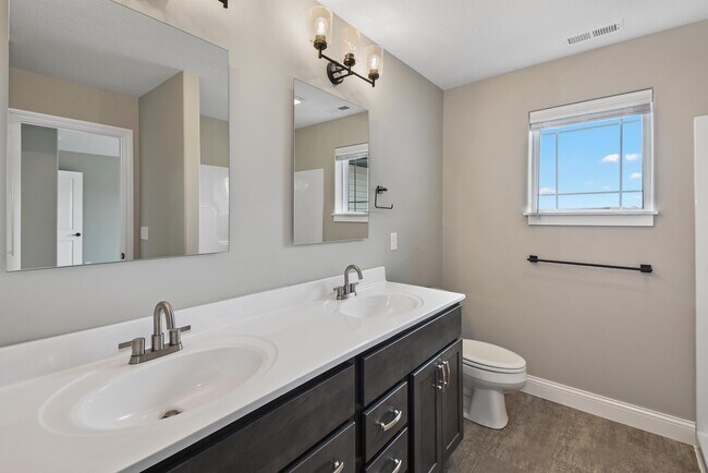 Building Photo - 622 Rapp Dr