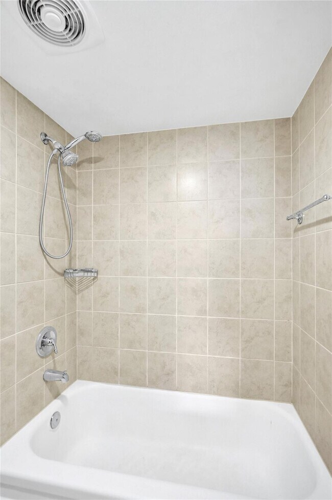 Building Photo - 1900 S Ocean Blvd