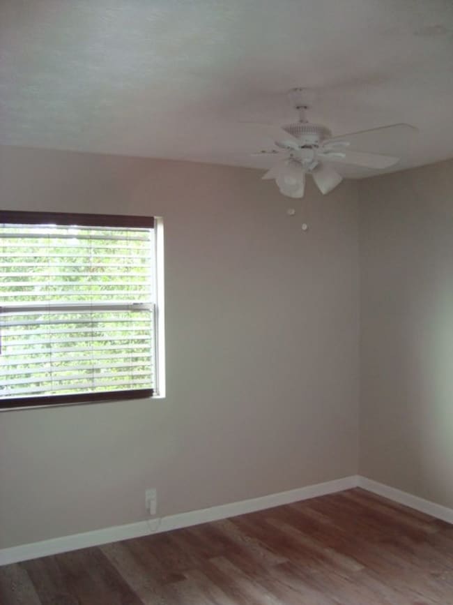 Building Photo - Move in Ready 4 bedroom/2 bathroom