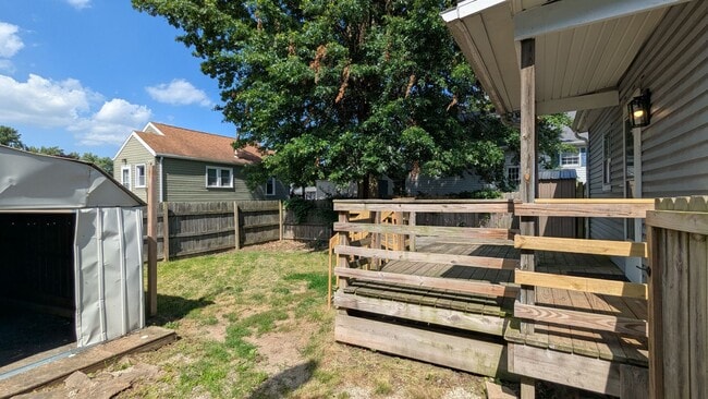Building Photo - Newly renovated 2-bedroom, 1-bathroom home...
